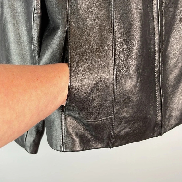 VINTAGE M. Julian Black Leather Jacket Pockets Lined Zipper Tailored Fit Small - Picture 5 of 11